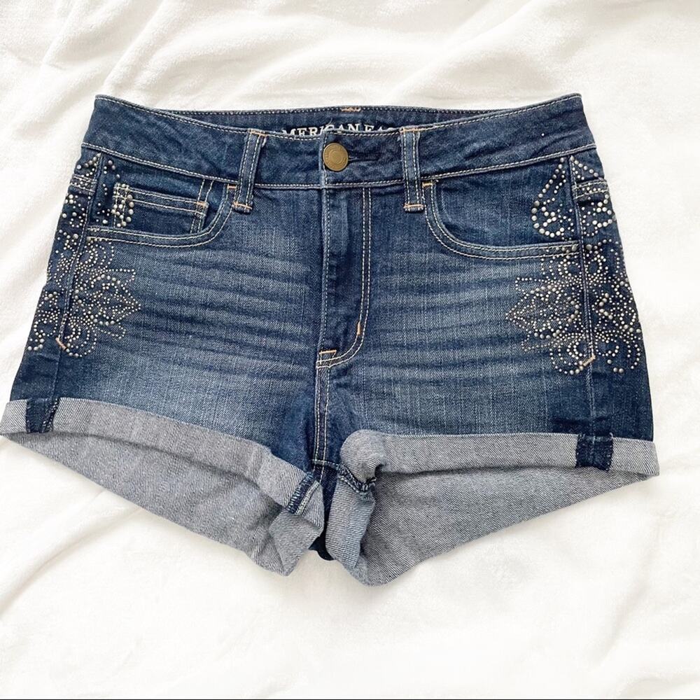 American Eagle Stretch studded jean shorts size 4 blue denim